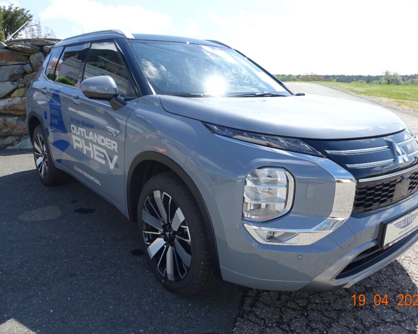 MITSUBISHI Outlander PHEV 2,4 4WD Diamond Luxury 2-tone Leder voll