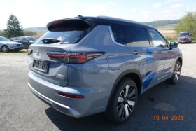 MITSUBISHI Outlander PHEV 2,4 4WD Diamond Luxury 2-tone Leder