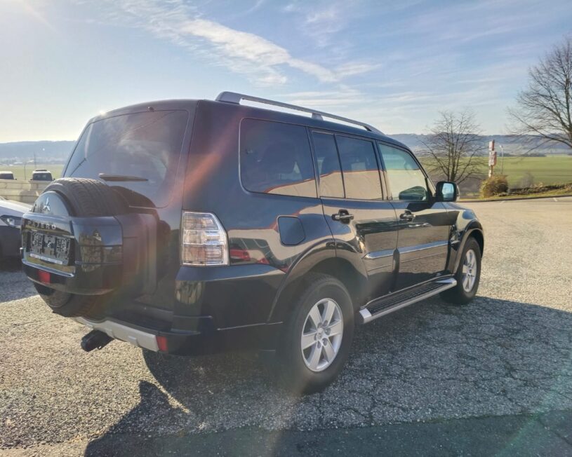 MITSUBISHI Pajero Wagon DI-D 3,2 Instyle voll