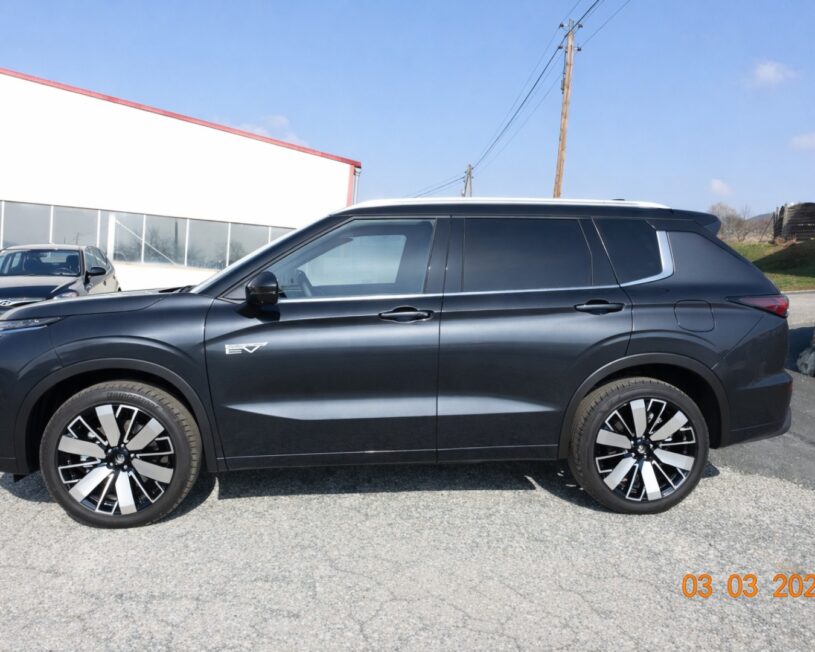 MITSUBISHI Outlander PHEV 2,4 4WD Diamond 2-tone Led.Schwarz AT 26 voll