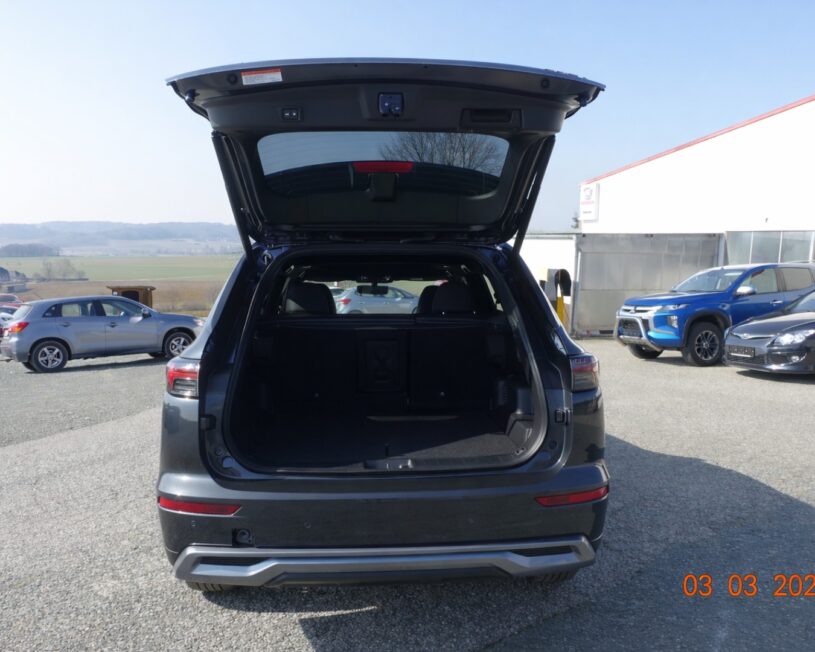 MITSUBISHI Outlander PHEV 2,4 4WD Diamond 2-tone Led.Schwarz AT 26 voll