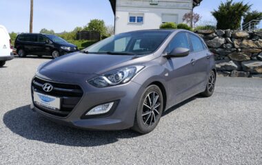 HYUNDAI i30 TOP