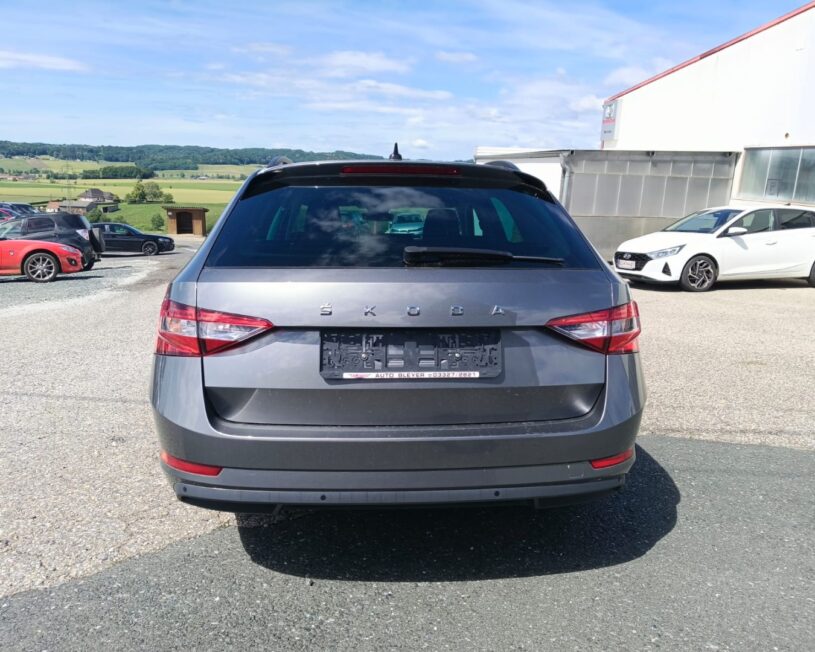 SKODA SUPERB Kombi 2,0 TDI DSG Automatik  LED 1 Besitz voll