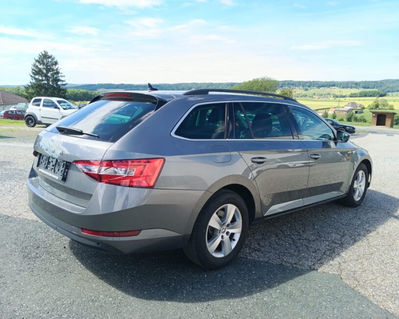 SKODA SUPERB Kombi 2,0 TDI DSG Automatik  LED 1 Besitz voll