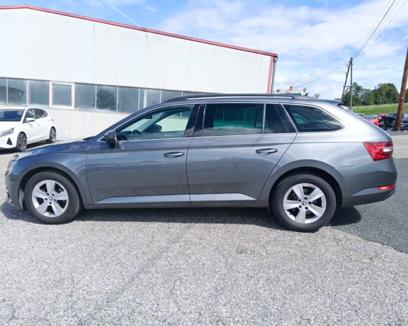 SKODA SUPERB Kombi 2,0 TDI DSG Automatik  LED 1 Besitz voll