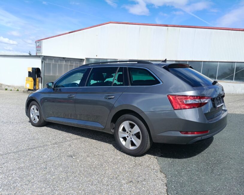 SKODA SUPERB Kombi 2,0 TDI DSG Automatik  LED 1 Besitz voll