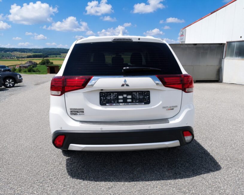 MITSUBISHI Outlander 2,0 2WD  100 Edition voll