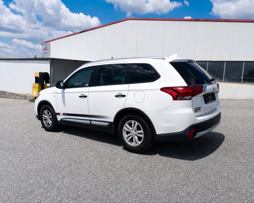 MITSUBISHI Outlander 2,0 2WD  100 Edition voll