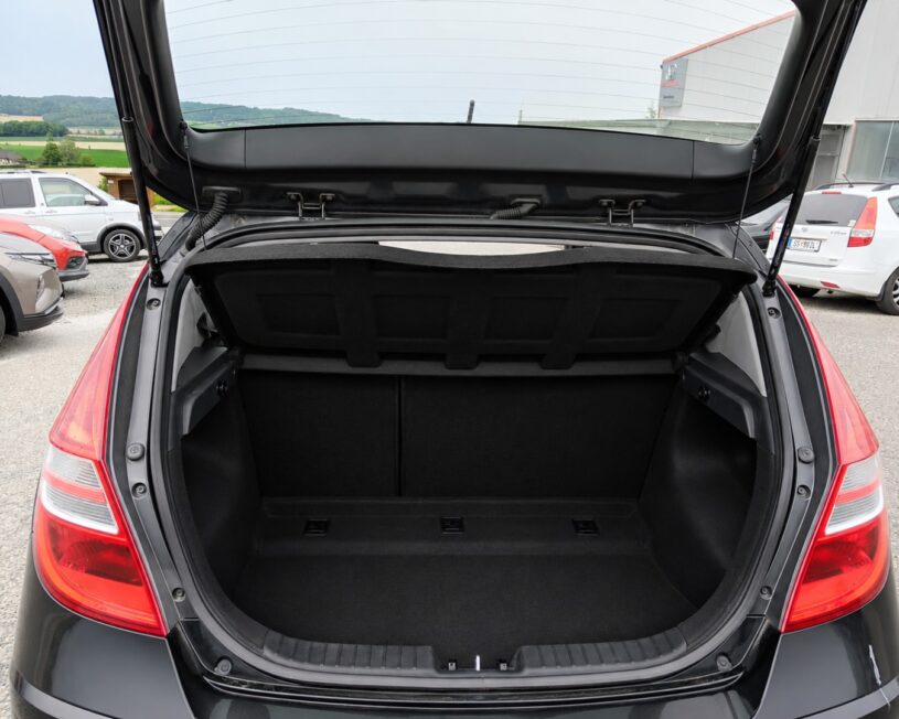 HYUNDAI i30  Europe Sport voll