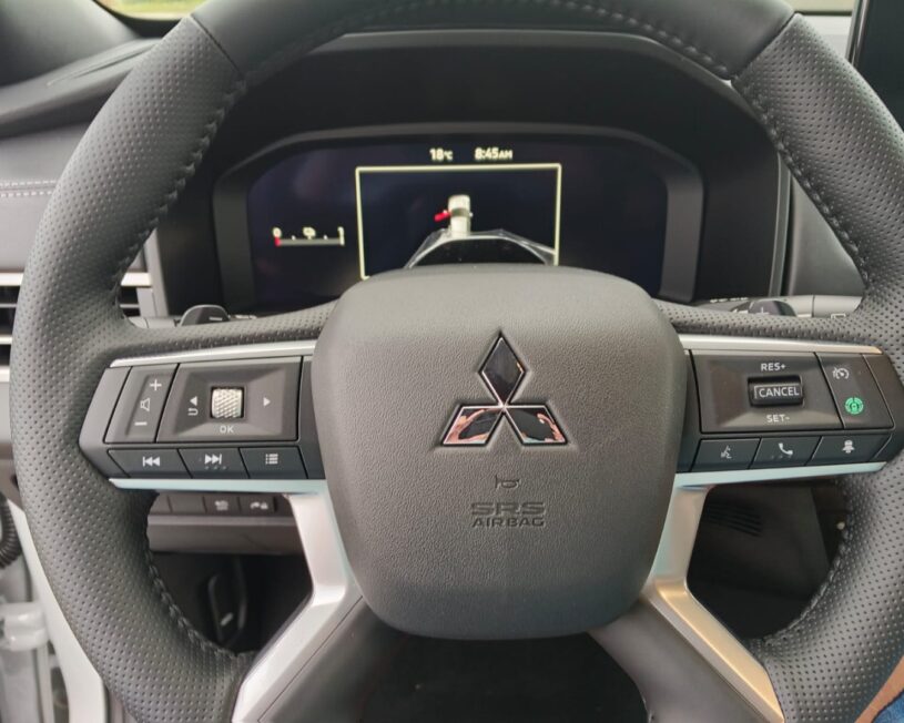 MITSUBISHI Outlander PHEV 2,4 4WD  Allrad Intense voll