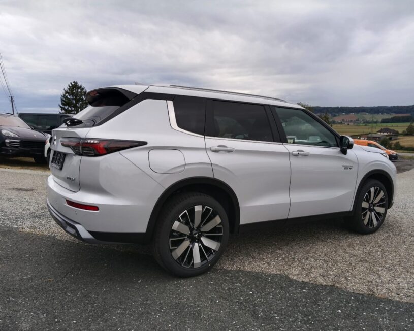 MITSUBISHI Outlander PHEV 2,4 4WD  Allrad Intense voll