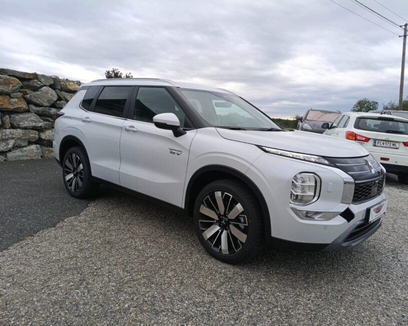 MITSUBISHI Outlander PHEV 2,4 4WD  Allrad Intense voll