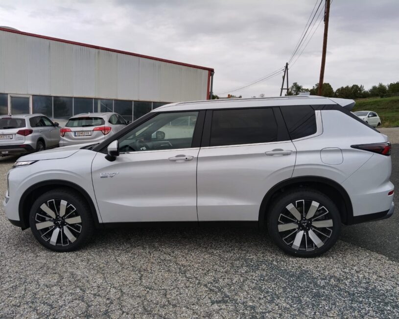 MITSUBISHI Outlander PHEV 2,4 4WD  Allrad Intense voll