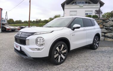 MITSUBISHI Outlander PHEV 2,4 4WD Intense AT 26