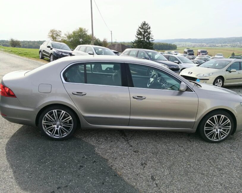 SKODA Superb Elegance Automatik voll